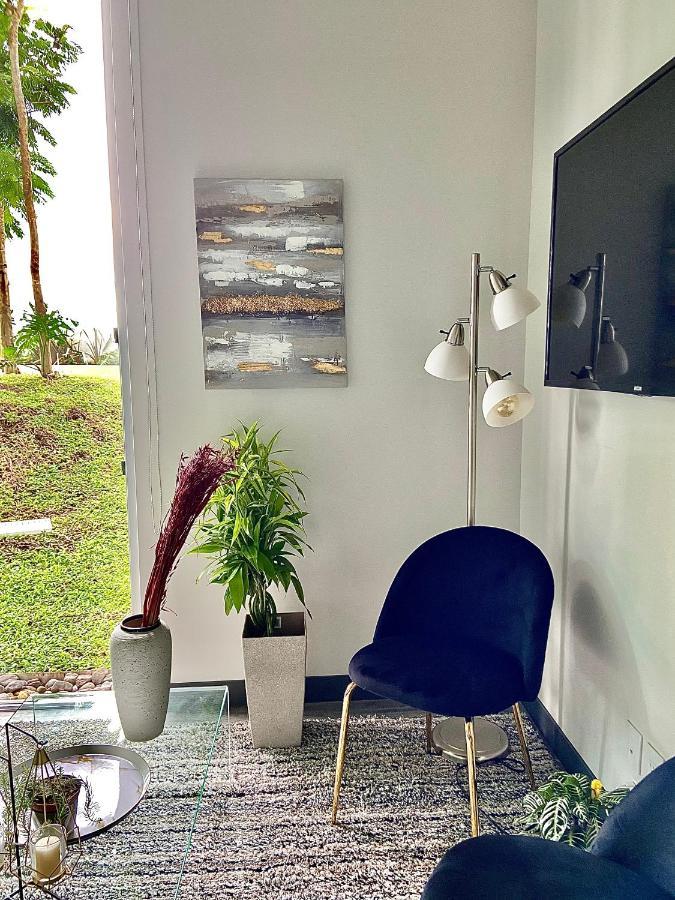 Cómodo y elegante apartamento en fabuloso condo! San José Exterior foto
