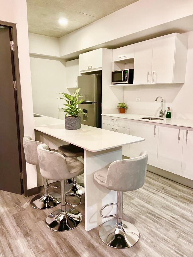 Cómodo y elegante apartamento en fabuloso condo! San José Exterior foto