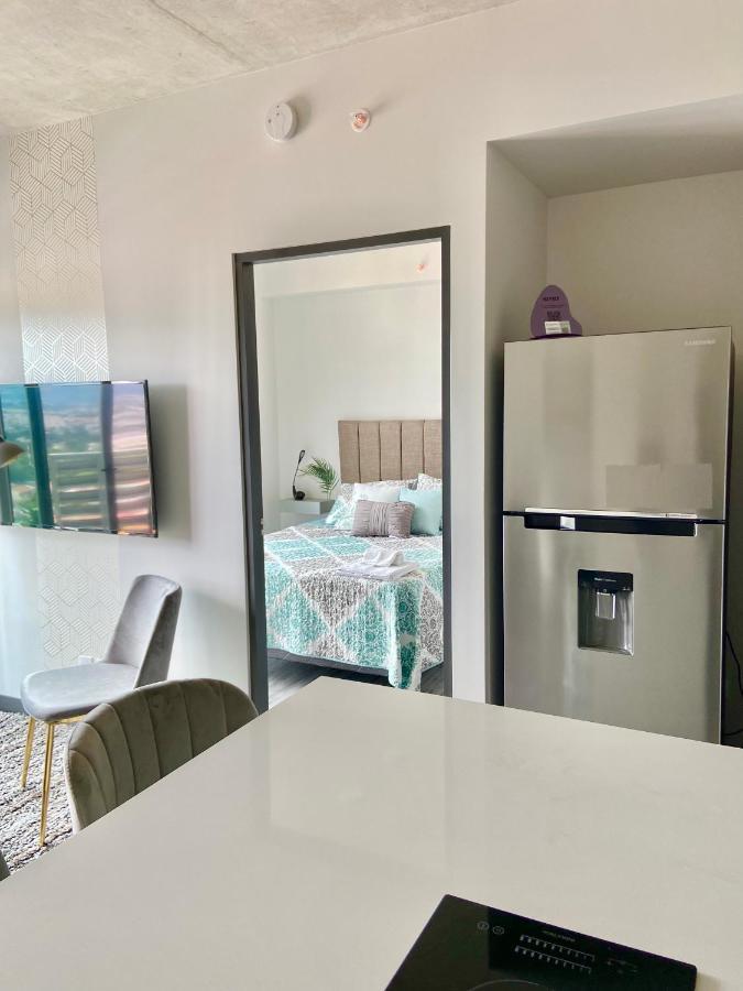 Cómodo y elegante apartamento en fabuloso condo! San José Exterior foto